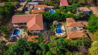 Venta de casa con alquileres de apartamentos incluidos en Tamarindo, Guanacaste