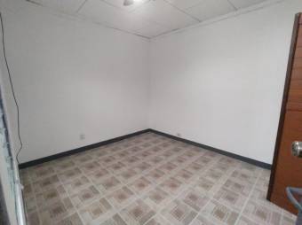 Se vende espaciosa casa con patio en Zapote de San José 24-1102