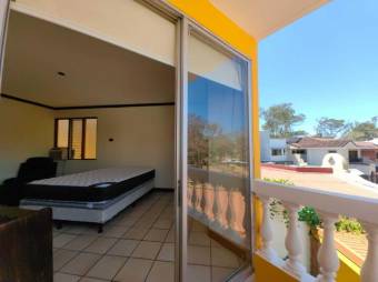 Se vende espaciosa casa con patio y balcón en residencial de La Asunción en Belén 24-1240 