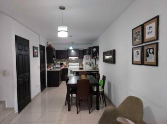 Se vende espaciosa casa en Residencial de Rohrmoser 24-60