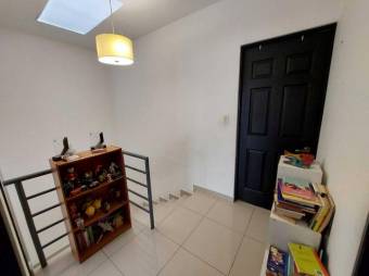 Se vende espaciosa casa en Residencial de Rohrmoser 24-60