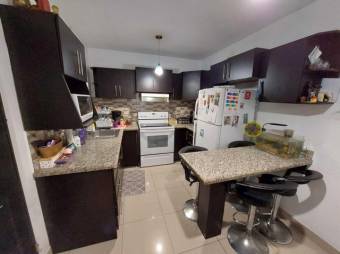 Se vende espaciosa casa en Residencial de Rohrmoser 24-60