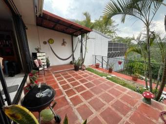 Se vende espaciosa casa con balcón y patio en condominio de Pavas en San José 23-1799