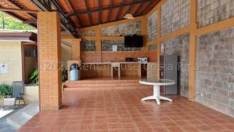 Se vende moderna y espaciosa casa con patio en condominio de San Jerónimo en Moravia 23-3132