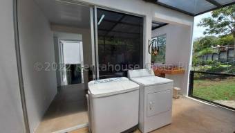 Se vende moderna y espaciosa casa con patio en condominio de San Jerónimo en Moravia 23-3132