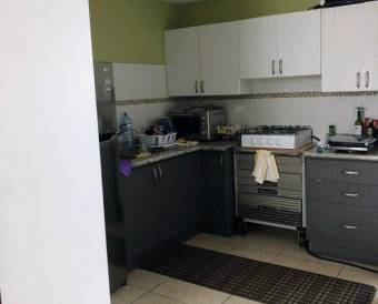 Se vende espacioso apartamento para inversión en condominio de Mata Redonda en San José 24-243