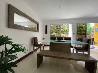 Se vende moderna casa con patio y terraza en condominio de Santa Ana en San José 24-652