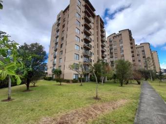 Se vende espacioso apartamento en torre de condómino en Mata Redonda de San José 23-3357 