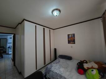 Se vende espacioso apartamento en condominio de Zapote en San José 24-592