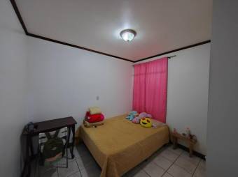 Se vende espacioso apartamento en condominio de Zapote en San José 24-592