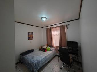 Se vende espacioso apartamento en condominio de Zapote en San José 24-592