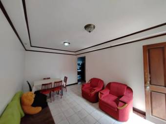 Se vende espacioso apartamento en condominio de Zapote en San José 24-592