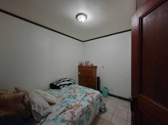 Se vende espacioso apartamento en condominio de Zapote en San José 24-592