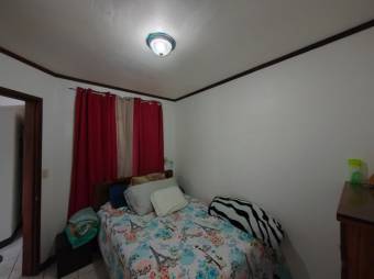 Se vende espacioso apartamento en condominio de Zapote en San José 24-592