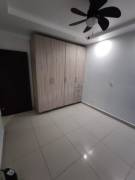 Se vende espacioso apartamento en condominio de Pozos en Santa Ana 23-3196