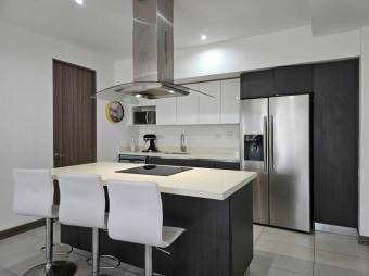 Se vende moderno y espacioso apartamento en Torre de condominio en Curridabat 24-154 