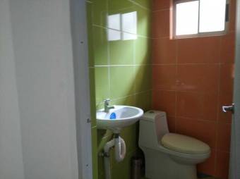 Se vende espaciosa casa de 3 niveles con uso de suelo mixto en Merced de San José 24-853