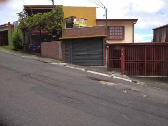 Se vende espaciosa casa de 3 niveles con uso de suelo mixto en Merced de San José 24-853