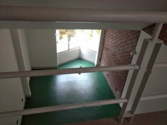 Se vende espaciosa casa de 3 niveles con uso de suelo mixto en Merced de San José 24-853