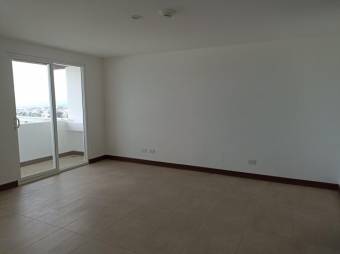 Se vende espacioso apartamento de 2 niveles con balcón y piscina 23-104