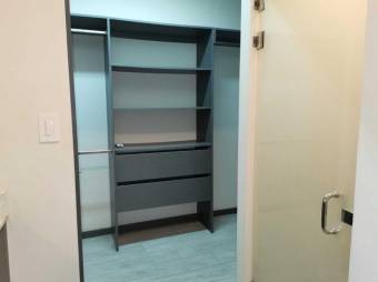 Se vende moderno y espacioso apartamento en condominio de Brasil en Santa Ana 23-2339