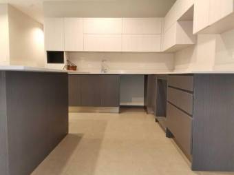 Se vende moderno y espacioso apartamento en condominio de Brasil en Santa Ana 23-2339