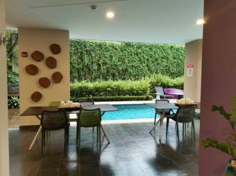 Se vende moderno y espacioso apartamento en condominio de Brasil en Santa Ana 23-2339