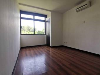 Se vende moderno y espacioso apartamento en condominio de Santa Ana 24-70