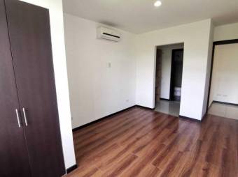 Se vende moderno y espacioso apartamento en condominio de Santa Ana 24-70