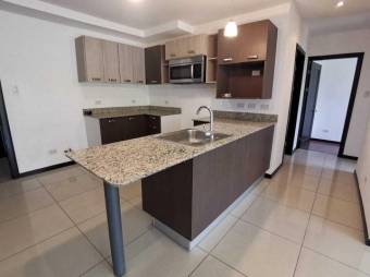 Se vende moderno y espacioso apartamento en condominio de Santa Ana 24-70