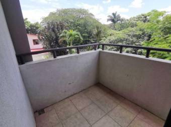 Se vende moderno y espacioso apartamento en condominio de Santa Ana 24-70