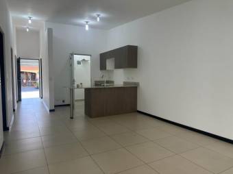 Se vende moderna y espaciosa casa con patio en condominio de Coyol en Alajuela 24-1256