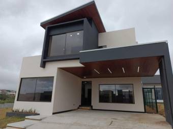 Se vende moderna casa para estrenar  en condominio de Curridabat