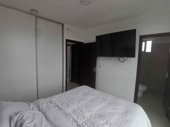 Se vende moderno y espacioso apartamento en condómino de San Sebastián en San José 23-2404