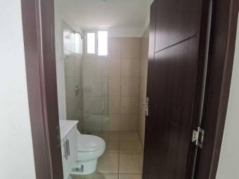 Se vende moderno y espacioso apartamento en condómino de San Sebastián en San José 23-2404