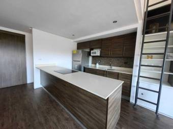 Se vende moderno y espacioso apartamento en condominio de Brasil en Santa Ana 23-3027