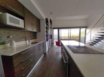 Se vende moderno y espacioso apartamento en condominio de Brasil en Santa Ana 23-3027