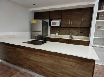 Se vende moderno y espacioso apartamento en condominio de Brasil en Santa Ana 23-3027