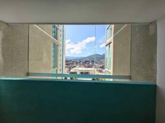 Se vende espacioso apartamento en torre de condómino en Hatillo de San José 24-876