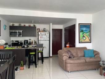 Se vende espacioso apartamento en moderno condominio de San Sebastián en San José 23-637