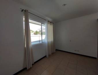 Se alquila espacioso apartamento frente a Hospital metropolitano en Pozos de Santa Ana 24-1126