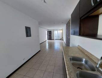 Se alquila espacioso apartamento frente a Hospital metropolitano en Pozos de Santa Ana 24-1126