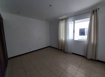 Se alquila espacioso apartamento frente a Hospital metropolitano en Pozos de Santa Ana 24-1126