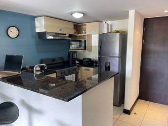 Se vende espacioso apartamento en condominio ubicado en Rio Oro de Santa Ana 23-768