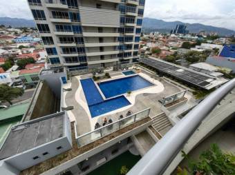 Se vende moderno y espacioso apartamento en condominio de Merced en San José 24-698