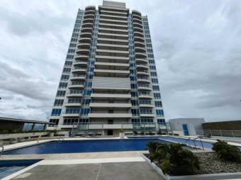 Se vende moderno y espacioso apartamento en condominio de Merced en San José 24-698