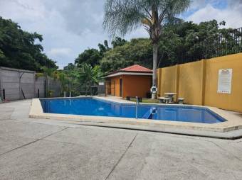 Se vende espaciosa casa en exclusivo condominio de Damas en Desamparados 24-484