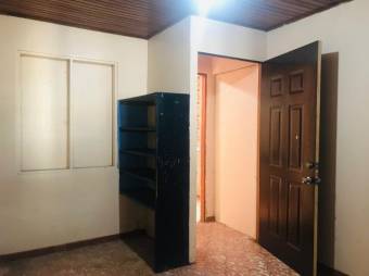 Se vende amplia propiedad con casa y un apartamento en San Pedro de Barva 24-1235