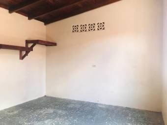 Se vende amplia propiedad con casa y un apartamento en San Pedro de Barva 24-1235