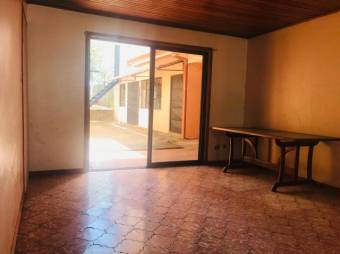 Se vende amplia propiedad con casa y un apartamento en San Pedro de Barva 24-1235